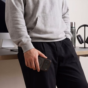 Tech-Protect MagCam MagSafe suojakuori malleille iPhone 18 Pro / 17 Pro, mattamusta ja punainen
