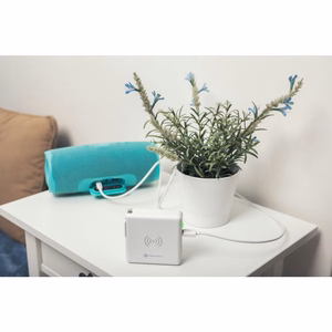 Monitoimilaturi Forcell F-Energy 4in1 2 x USB A + USB C 15W + Varavirtalähde 8000mAh + langaton lataus valkoinen