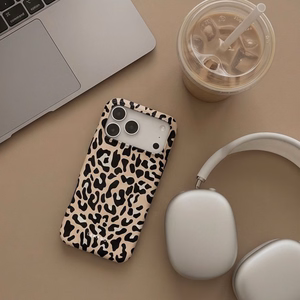 Tech-Protect Lamano MagSafe suojakuori malleille iPhone 18 Pro Max / 17 Pro Max, beige ja musta