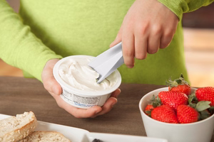 Quirky Scoop 2-in-1 mittakauha ja levityslasta, valkoinen