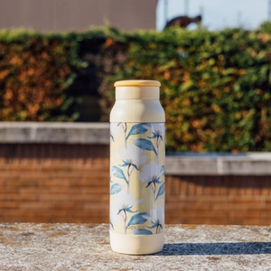 Quokka Pulse Smartgrip kaatumaton termospullo ruostumattomasta teräksestä, 700 ml, Magnolia
