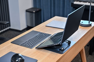 Säädettävä, pyörivä, ergonominen kannettavan tietokoneen teline 10–17″ LAPTOP STAND ROTO MT2662