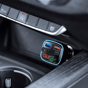 Auton FM-lähetin, Bluetooth, 2 USB-porttia ja USB-C