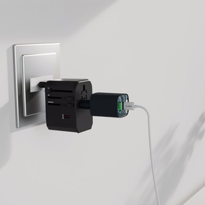 SBS Universaali GaN Matkasovitin 70W 3xUSB-C 2xUSB-A kotelolla - musta