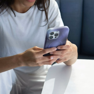 Incase Halo Case -suojakuori MagSafe-tuella iPhone 16:lle, Oil Slick Lilac