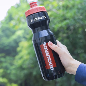 Rockbros 750 ml pyöräilypullo - läpinäkyvä musta punaisella suukappaleella