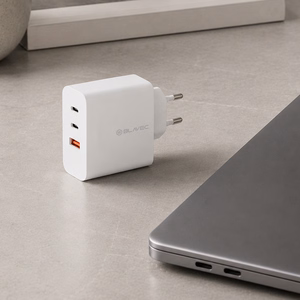 Blavec seinälaturi BC-11 GaN - USB + 2xType C - QC PD 65W 3A (TCBC11G-U2CW653A) valkoinen
