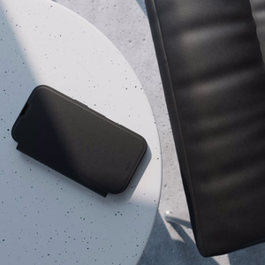 Puro Book Mag MagSafe Nahkainen Suojakuori läpällä ja korttilokerolla iPhone 16 Pro Maxille - musta