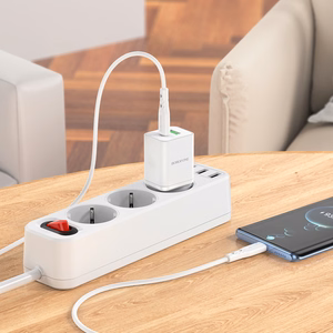 Borofone Seinälaturi BN7 - USB + Type C - QC 3.0 PD 20W Type C - Type C -kaapelilla valkoinen