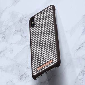 Nordic Elements Saeson Idun Pattern 2 suojakuori laitteelle iPhone XS Max, tummanruskea