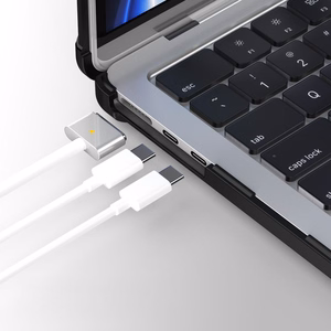 Tech-Protect SmartShell Pro Suojakuori MacBook Air 13 2023-2025 M2 / M3 / M4:lle - läpinäkyvä ja musta