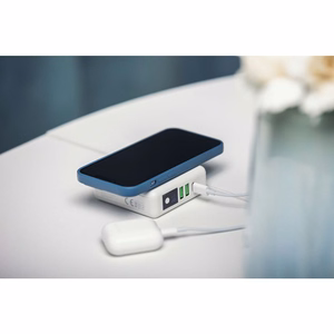 Monitoimilaturi Forcell F-Energy 4in1 2 x USB A + USB C 15W + Varavirtalähde 8000mAh + langaton lataus valkoinen
