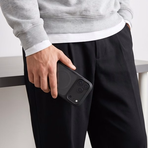 Tech-Protect MagOne CC MagSafe suojakuori ja 2 kpl karkaistuja laseja malleille iPhone 18 Pro / 17 Pro, läpinäkyvä musta