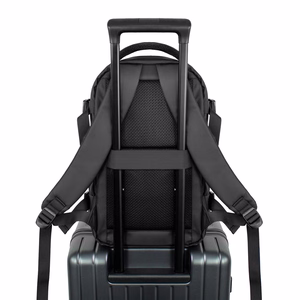 Wozinsky WPW-20L -matkareppu kannettavan tietokoneen taskulla 40x20x25 cm käsimatkatavarana - musta
