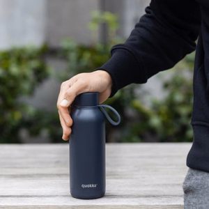 Quokka Solid With Strap -termospullo ruostumattomasta teräksestä, 510 ml, Slate