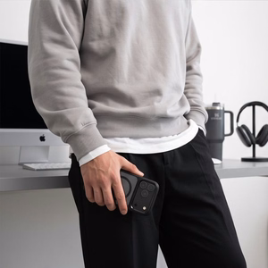 Tech-Protect Magmat MagSafe CC suojakuori mallille iPhone 17 Pro / 18 Pro – läpinäkyvä musta