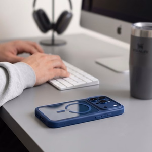 Tech-Protect MagOne MagSafe CC suojakuori ja 2 kpl karkaistuja laseja malleille iPhone 18 Pro Max / 17 Pro Max, läpinäkyvä tummansininen