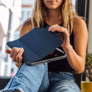 STM Dux Plus - kestävä suojakuori iPad 11" (2025) / 10.9" (2022) MIL-STD-810G Apple Pencil -pidikkeellä (musta) EDU/COM-versio