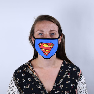 Superman-suojamaski kolmikerrossuodattimella