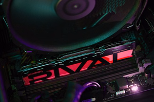 DDR4 2x8GB sarja UDIMM goodram RIVAL säteilevä punainen