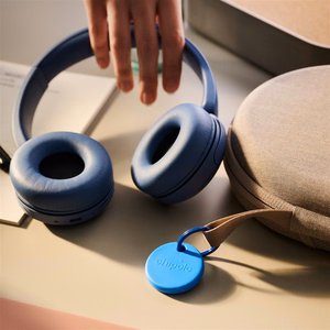 Chipolo POP Bluetooth-paikantimien pakkaus vaihdettavilla paristoilla iOS- ja Android-laitteille, 4 kpl (punainen, sininen, keltainen ja vihreä)