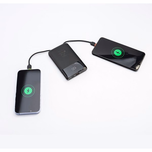 FORCELL F-ENERGY F10K6 Multicharge -varavirtalähde sisäänrakennetuilla USB-C- ja Lightning-kaapeleilla, PD, QC3.0, 3 A, 22,5 W, 10000 mAh, musta