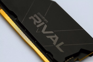 DDR4 2x8GB sarja UDIMM goodram RIVAL syvä musta