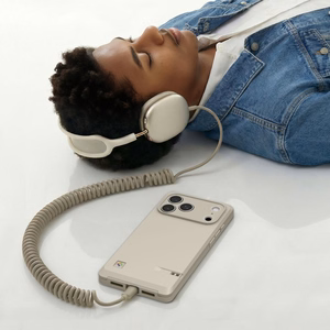 Spigen Classic LS MagSafe -suojakuori iPhone 17 Pro:lle - beige