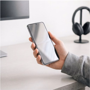 Tech-Protect-suojapakkaus Samsung Galaxy Z Flip 7 / 8 -puhelimelle: Glass Fit+ -karkaistu lasi, 2 kpl, ja Hydro Flex+ -hydrogeelikalvo, 2 kpl