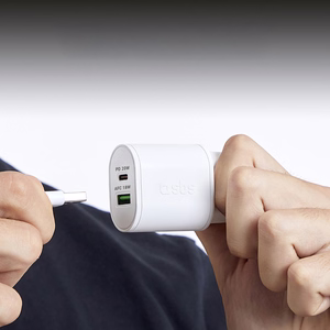 SBS TETRPD20W 20W USB-A USB-C seinälaturi Power Deliveryllä - valkoinen