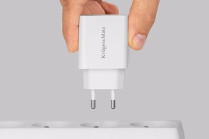 Kruger&Matz-verkkolaturi Quick Charge -toiminnolla