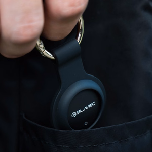 Musta Blavec BTG-02 Bluetooth-paikannin avainrenkaalla Apple- ja Android-laitteille (BTBTG02-B)