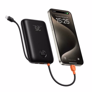 Veger K2 (W2068) 20000 mAh varavirtalähde 35W PD QC3.0 sisäänrakennetuilla USB-C- ja Lightning-kaapeleilla, musta