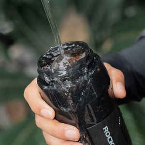Rockbros S550H-1 700 ml termospullo magneettisella pidikkeellä ja kiinnityshihnalla - musta