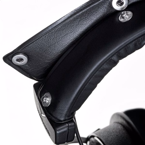 Beyerdynamic DT 770 PRO 32 Ω – closed-back studio headphones