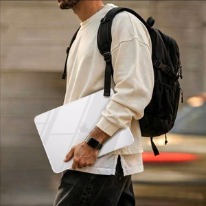 Tech-Protect Softshell suojakuori MacBook Pro 16" 2021 / 2023 / 2024 / 2025 / 2026 - läpinäkyvä