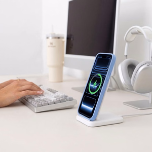 Tech-Protect MagOne CC MagSafe suojakuori ja 2 kpl karkaistuja laseja malleille iPhone 18 Pro Max / 17 Pro Max, läpinäkyvä sininen