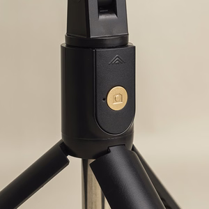 Maxlife MXST-100 Bluetooth-selfietikku ja jalusta, musta