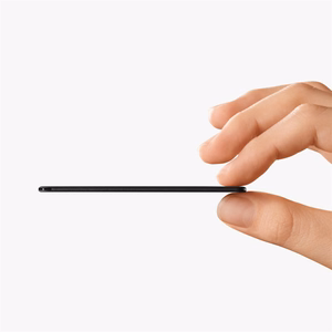 Chipolo CARD – Langaton, ladattava ja ohut Bluetooth-paikannin iOS- ja Android-laitteille, hiilenharmaa