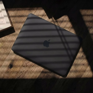 Tech-Protect Softshell -suojakuori MacBook Neo 13" 2026:lle - matta musta