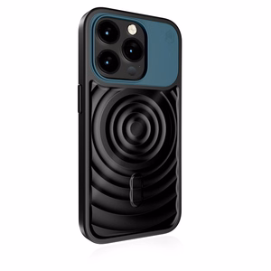 STM Reawaken Ripple MagSafe -suojakuori iPhone 15 Pro Max -laitteelle, musta Atlantic-sinisillä yksityiskohdilla