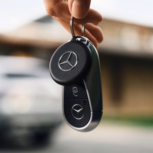 Chipolo LOOP Mercedes – Ladattava Bluetooth-paikannin, jossa on silikonilenkki, iOS- ja Android-laitteille, musta