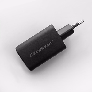 Qoltec 50766 Universaali kannettavan tietokoneen ja älypuhelimen pikavirtalähde musta