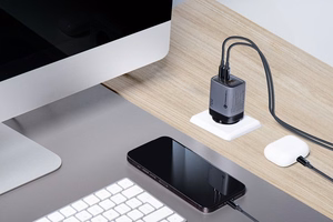 Puhelinlaturi Forcell F-Energy GaN III 2 x USB C + USB A QC4.0 3,45A PD 70W SAM SFC2.0 LCD-näytöllä VT-37 harmaa