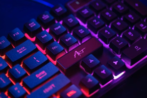 ART langallinen näppäimistö USB A QWERTY valolla + langallinen hiiri USB A valolla AK-50 musta