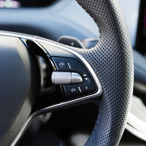 Kruger&Matz KM2018 -autoradio ulosvedettävällä 7 tuuman näytöllä, CarPlay/Android Auto