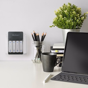 Qoltec 50653 – NiMH R03/AAA- ja R6/AA-akkujen laturi