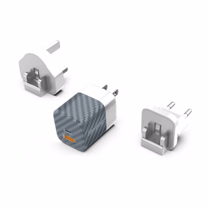 Energizer Ultimate A38QMU GaN-matkalaturi EU-, UK- ja US-pistokkeilla, USB-C + USB-A, 38 W PD + QC 3,0, hopeanvärinen