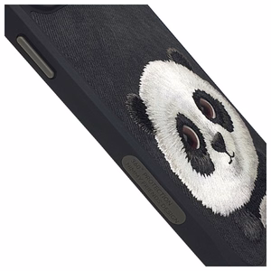 Nimmy Big Eyed Pet 2.0 Panda -suojakuori iPhone 15 Pro - musta