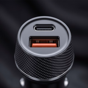 Blavec autolaturi BS-03B-C Carbon – USB + Type C – QC 3.0 18W PD 30W, mukana Type C–Type C -kaapeli (CCBS03BC-UCB), musta